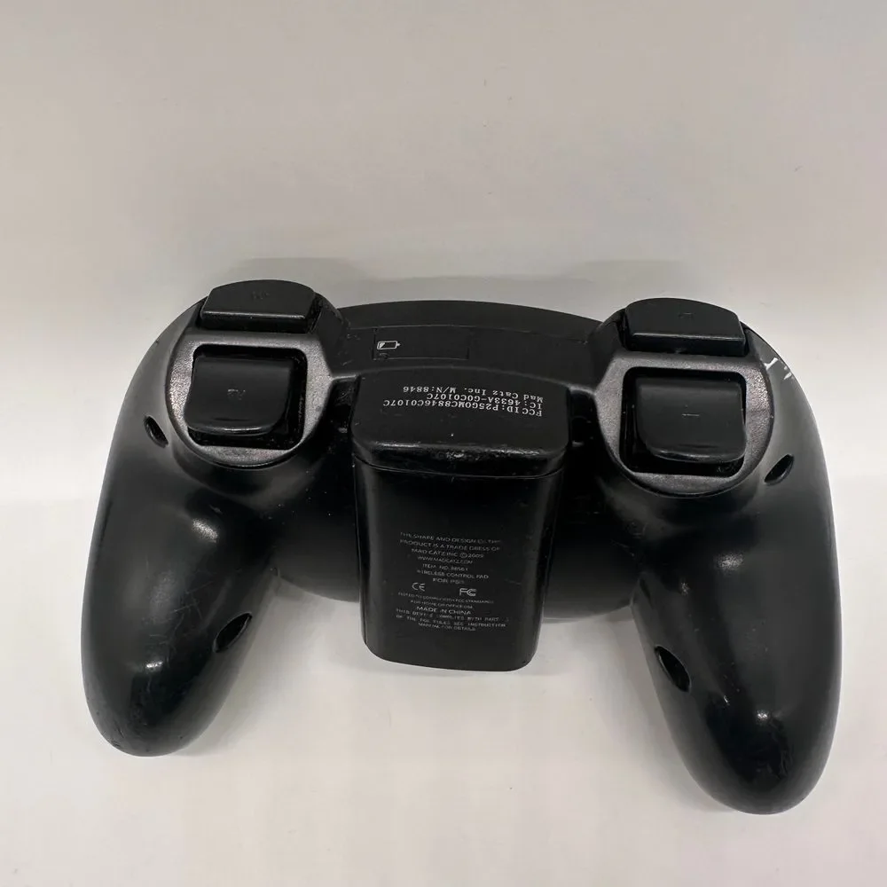 MadCatz Game Controller Wireless‎ Pad Battery PoweredBlack Dual Analog Sticks